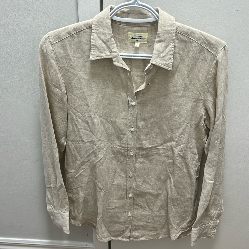 Women’s button up shirt in perfect condition made from cotton voile.